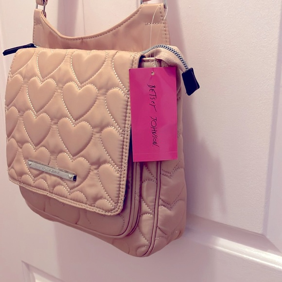 Betsey Johnson Handbags - NWT!! Lovely Betsy Johnson Nylon Crossbody Bag 💐